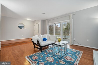 3829 Persimmon Cir, Fairfax, VA 22031 - photo 6