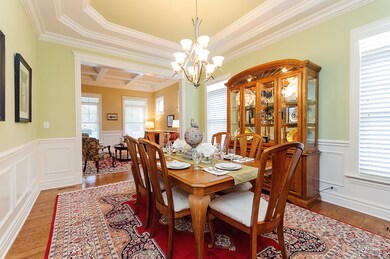 158 N Avon Rd, Elmhurst, IL 60126 - photo 4