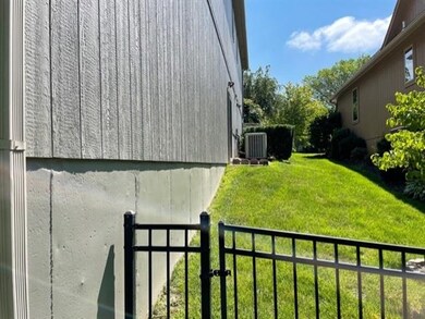 5006 Bradshaw St, Shawnee, KS 66216 - photo 7