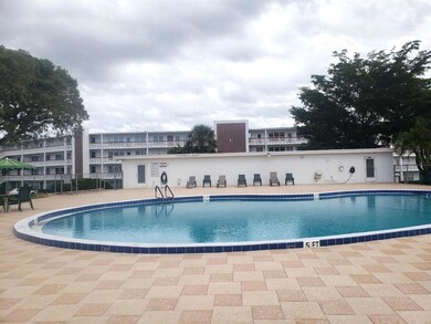 112 Greenbrier B, West Palm Beach, FL 33417 - photo 4