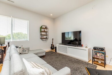 2921 W Glenlake Ave unit 4E, Chicago, IL 60659 - photo 6