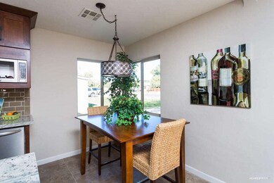 Eat-in Kitchen