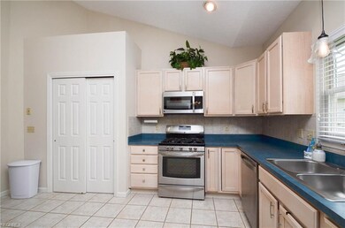 LARGE PANTRY