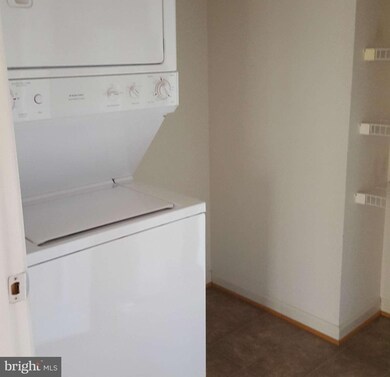 2561 Eastbourne Dr unit 266, Woodbridge, VA 22191 - photo 7