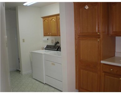 Kitchen. Large kitchen,plenty of cabinet space, op