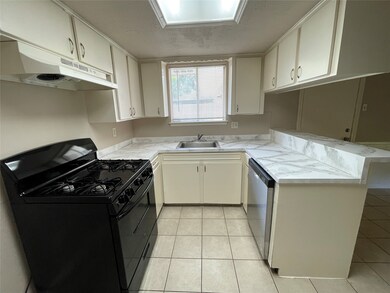 1327 Diplomat Way, Houston, TX 77088 - photo 5