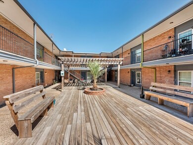 935 Byrne St unit 17, Houston, TX 77009 - photo 3