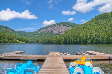 Boat dock and rental
boats on Lake Fairfield