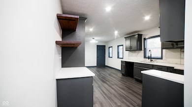 7114 E 10th St, Indianapolis, IN 46219 - photo 5