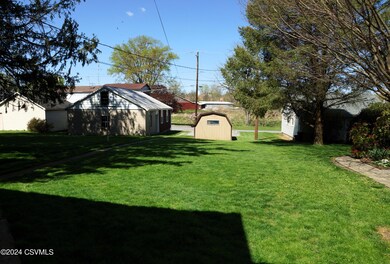 212 S High St, Selinsgrove, PA 17870 - photo 4