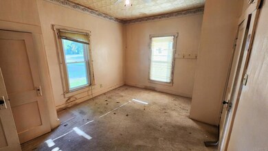 559 3rd St NE, Linton, IN 47441 - photo 5