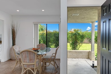 ENTRY WAY REVERSE WITH DINING RS