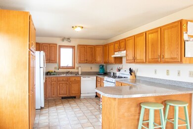 47 Valley Ln, Amherst, MA 01002 - photo 6