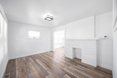 442 S. Hague Av 003