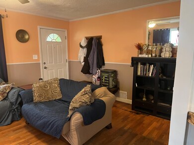 216 W Howe living room 3