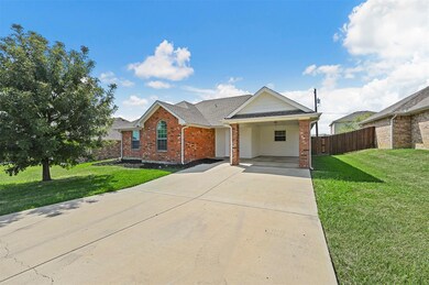 3203 Cardinal Dr, Ennis, TX 75119 - photo 2