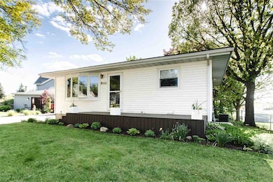 1909 Elmwood Ave, Cedar Falls, IA 50613 - photo 2