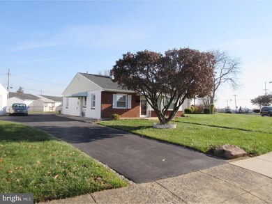 606 Glencroft Cir, Folcroft, PA 19032 - photo 4