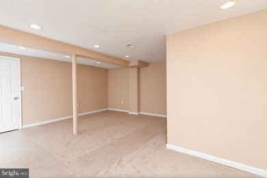 905 Lyndhurst St, Baltimore, MD 21229 - photo 5