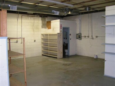 611 SE L St, Grants Pass, OR 97526 - photo 2