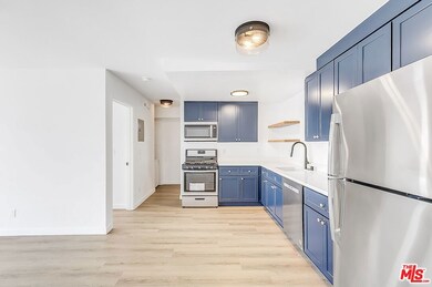 134 N Mariposa Ave unit 211, Los Angeles, CA 90004 - photo 5