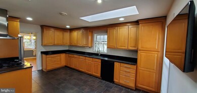 2521 Farrier Ln, Reston, VA 20191 - photo 2