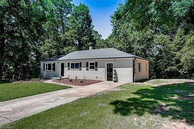 2010 Brook Dr, Asheboro, NC 27205 - photo 4