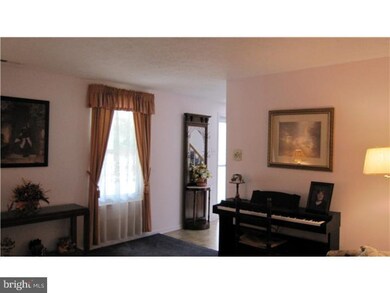 134 Independence Dr, Morrisville, PA 19067 - photo 4