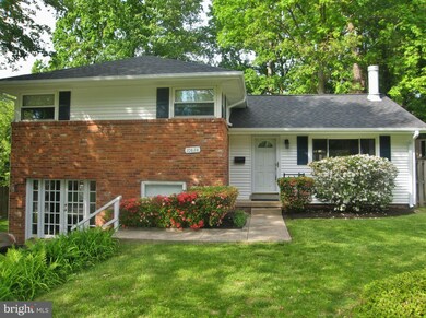 10828 Woodland Dr, Fairfax, VA 22030 - photo 2