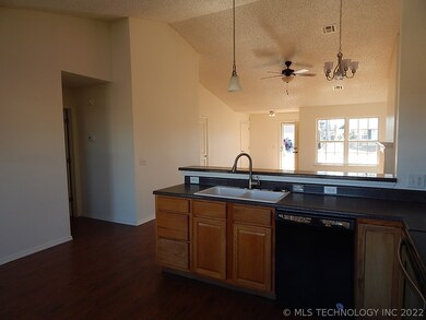 267 W Fairlane Place, Sapulpa, OK 74066 - photo 5