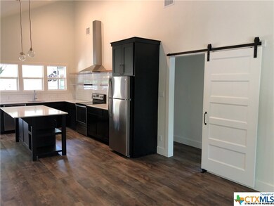 917 N Loop St, San Marcos, TX 78666 - photo 2