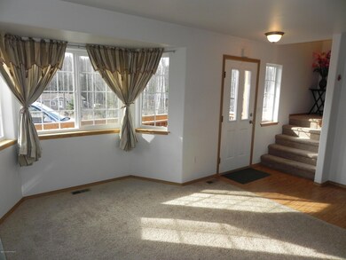 Living Room/Front Entry
