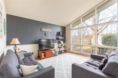 510 Abbyshire Dr, Berea, OH 44017 - photo 2