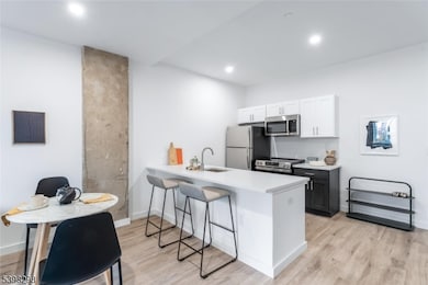 10 Commerce Ct unit 3C, Newark, NJ 07102 - photo 4