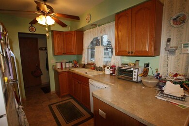 1353 Fairlane Dr, Bettendorf, IA 52722 - photo 7