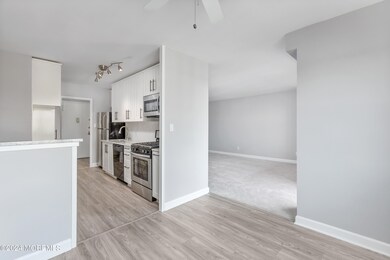 28 RIVERSIDE APT 10K-15 DR Kit 1