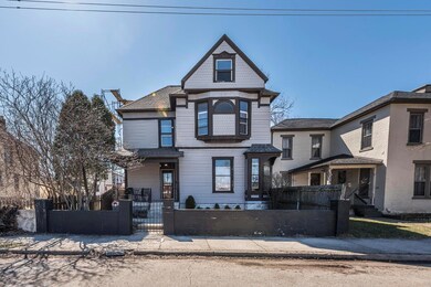 1097 Oak St 03