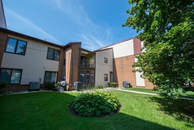 991 Village Round unit B, Allentown, PA 18106 - photo 5