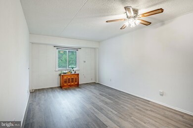 27208 Valley Run Dr unit 208, Wilmington, DE 19810 - photo 3