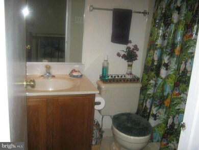 14318 Beaker Ct, Burtonsville, MD 20866 - photo 5