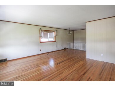 3710 Ridgewood Ln, Brookhaven, PA 19015 - photo 2