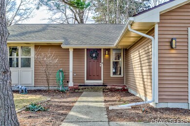 4-web-or-mls-2454-pineview-dr-ne