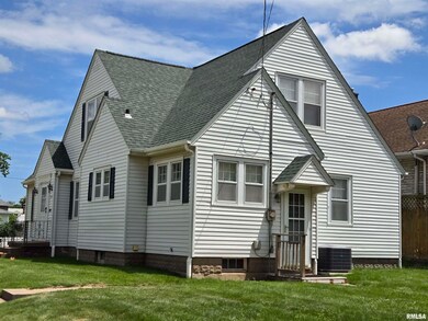 621 E 29th St, Davenport, IA 52803 - photo 2
