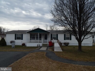 505 Caravelle Ln, Reading, PA 19606 - photo 2