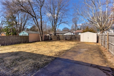 822 E 29th St, Des Moines, IA 50317 - photo 3