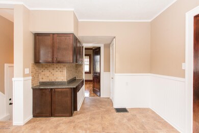 Kitchen Photo 2