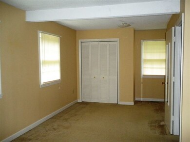 325 Lakewood Dr, Jacksonville, NC 28546 - photo 5