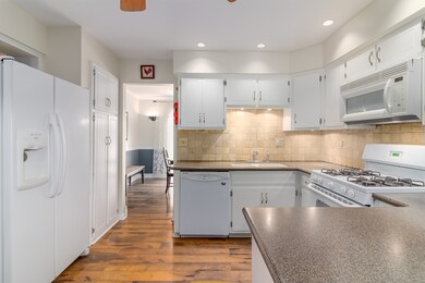 11S671 Mcgrath Ln, Naperville, IL 60564 - photo 6