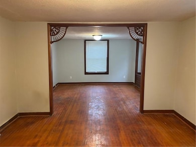 2423 S 12th St, Saint Joseph, MO 64503 - photo 3