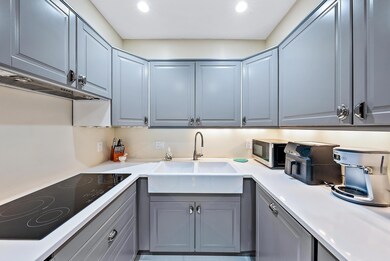 Carlyle House unit 517, Palm Beach, FL 33480 - photo 3